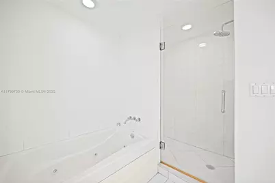 500 Brickell Ave #1208, Miami, FL 33131 - Photo 10
