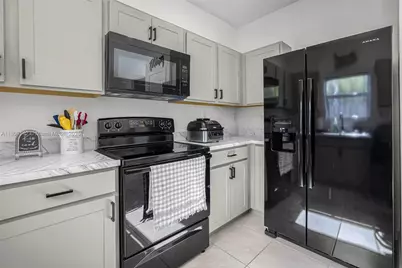 550 NE 4th Ave, Florida City, FL 33034 - Photo 8