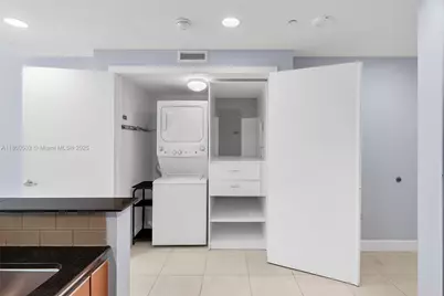 1060 Brickell Ave #1811, Miami, FL 33131 - Photo 12