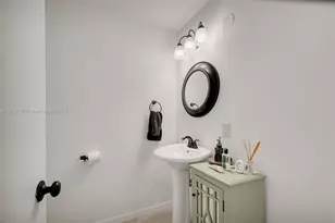 1541 NW 92nd Ave, Pembroke Pines, FL 33024 - Photo 14