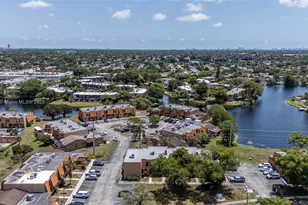 1541 NW 92nd Ave, Pembroke Pines, FL 33024 - Photo 32