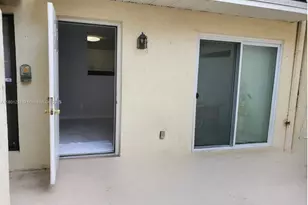 637 Executive Center Dr, West Palm Beach, FL 33401 - Photo 2