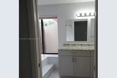 637 Executive Center Dr #N102, West Palm Beach, FL 33401 - Photo 12