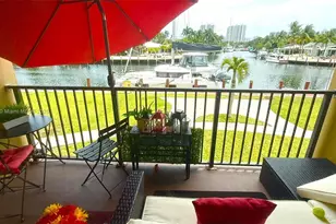 301 Golden Isles Dr, Hallandale Beach, FL 33009 - Photo 14