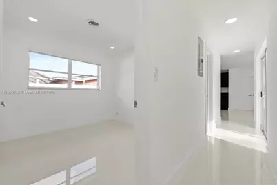 1910 NW 36th St, Oakland Park, FL 33309 - Photo 14