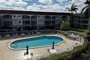 581 Blue Heron Dr, Hallandale Beach, FL 33009 - Photo 1