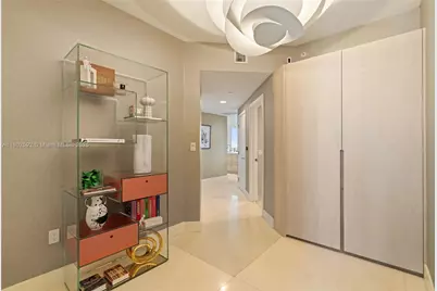 16385 Biscayne Blvd #2715, North Miami Beach, FL 33160 - Photo 2