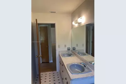 1725 Tanglewood Dr, Kissimmee, FL 34746 - Photo 10