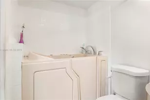 1012 Berkshire A, Deerfield Beach, FL 33442 - Photo 16