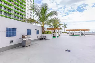 1750 N Bayshore Dr, Miami, FL 33132 - Photo 24