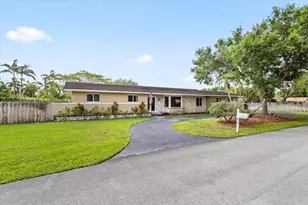 9750 SW 143rd Dr, Miami, FL 33176 - Photo 2