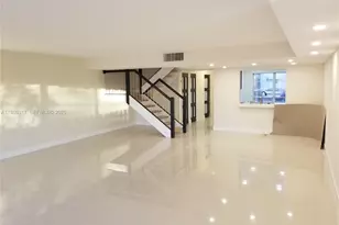 907 NE 27th Ave, Hallandale Beach, FL 33009 - Photo 1