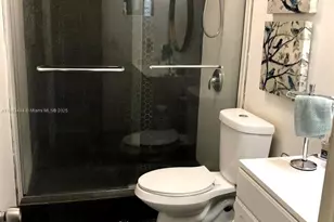 3195 W 10th Ave, Hialeah, FL 33012 - Photo 8