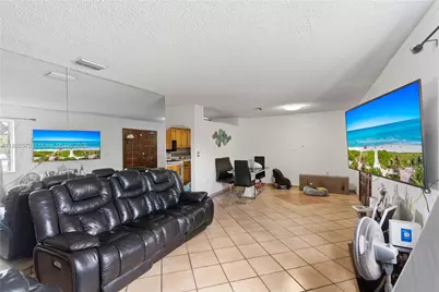 788 W 32nd St, Hialeah, FL 33012 - Photo 10