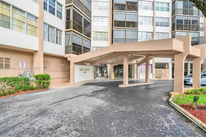 1400 Saint Charles Pl #L4, Pembroke Pines, FL 33026 - Photo 2