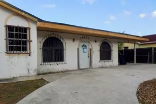 28520 SW 142nd Ave, Homestead, FL 33033 - Photo 2
