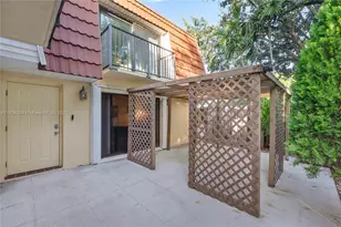 718 NW 98th Cir, Plantation, FL 33324 - Photo 6