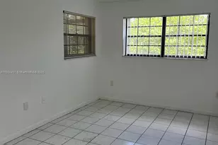 927 NE 199th St, Miami, FL 33179 - Photo 14