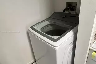 927 NE 199th St, Miami, FL 33179 - Photo 6