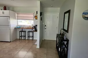 818 Lake McGregor Dr, Fort Myers, FL 33919 - Photo 4