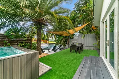 1631 N 29th Ct, Hollywood, FL 33020 - Photo 8