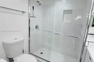 1000 W Island Blvd, Aventura, FL 33160 - Photo 32