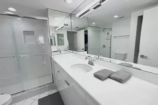 1000 W Island Blvd, Aventura, FL 33160 - Photo 26