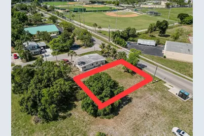 933 Veronica Shoemaker, Fort Myers, FL 33916 - Photo 2