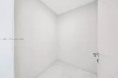 300 Biscayne Boulevard Way #4507W, Miami, FL 33131 - Photo 46