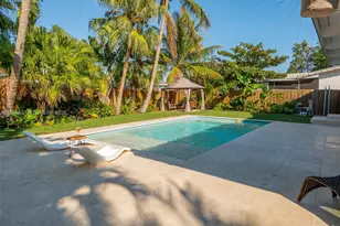 1025 Washington St, Hollywood, FL 33019 - Photo 2