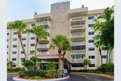 800 NE 195th St #720, Miami, FL 33179 - Photo 2