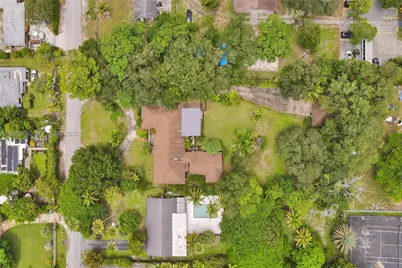 65 NE 152nd St, Miami, FL 33162 - Photo 70