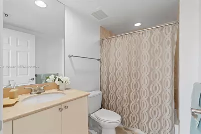 1745 E Hallandale Beach Blvd #705W, Hallandale Beach, FL 33009 - Photo 14