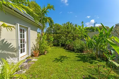 1895 SW 25th St, Miami, FL 33133 - Photo 16