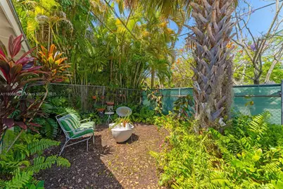 1895 SW 25th St, Miami, FL 33133 - Photo 18