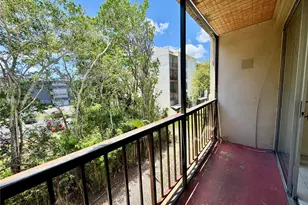 8810 Fontainebleau Blvd, Miami, FL 33172 - Photo 14