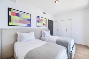 398 NE 5th St, Miami, FL 33132 - Photo 18