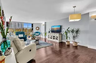 6423 Collins Ave, Miami Beach, FL 33141 - Photo 22