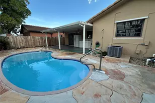 10075 NW 129th Terrace, Hialeah Gardens, FL 33018 - Photo 12