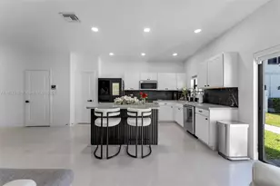 617 SW 11th St, Florida City, FL 33034 - Photo 2