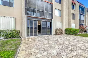 4545 Luxemburg Ct, Lake Worth, FL 33467 - Photo 4