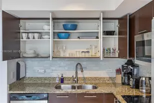 41 SE 5th St, Miami, FL 33131 - Photo 18