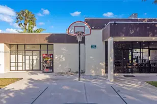 19412 NE 26th Ave, Miami, FL 33180 - Photo 28