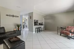 131 SW 97th Ave, Pembroke Pines, FL 33025 - Photo 6