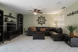131 SW 97th Ave, Pembroke Pines, FL 33025 - Photo 2