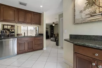 131 SW 97th Ave, Pembroke Pines, FL 33025 - Photo 8