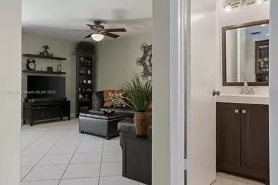 131 SW 97th Ave, Pembroke Pines, FL 33025 - Photo 10