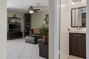 131 SW 97th Ave, Pembroke Pines, FL 33025 - Photo 10