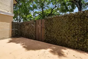 131 SW 97th Ave, Pembroke Pines, FL 33025 - Photo 32