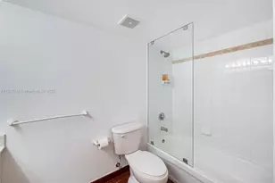 1200 Brickell Bay Dr, Miami, FL 33131 - Photo 16